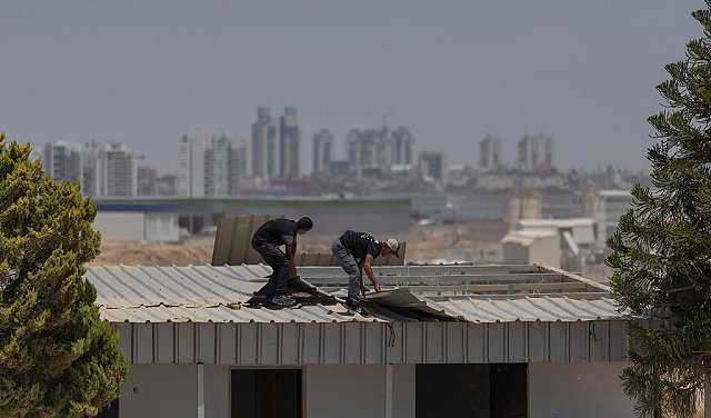 لتقليص العمالة الفلسطينية .. “إسرائيل” تستقدم 5 آلاف عامل أجنبي 